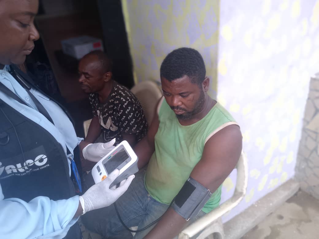 Le 27 mai 2025 à Ndokotti, Douala (Cameroun) : Le programme DIDOMI sensibilise sur les maladies cardiovasculaires et le VIH/SIDA