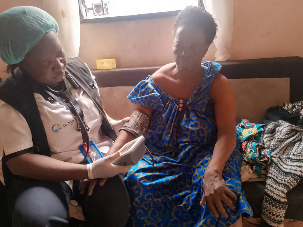 Améliorer la Santé des Aînés : DIDOMI Renforce Son Suivi Médical sur le Terrain »  Pom-Lien (Saint-Thomas. Douala 3eme)