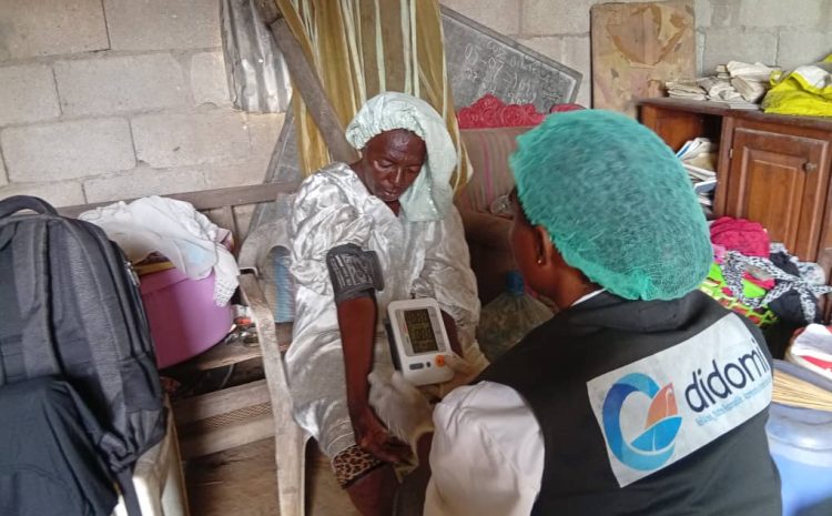  DIDOMI renforce le suivi médical des personnes âgées dans plusieurs quartiers de Douala 3ᵉ